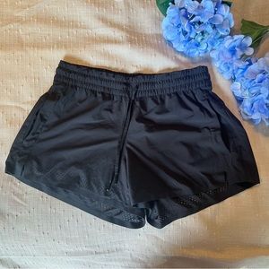 Athleta shorts with drawstring and pockets